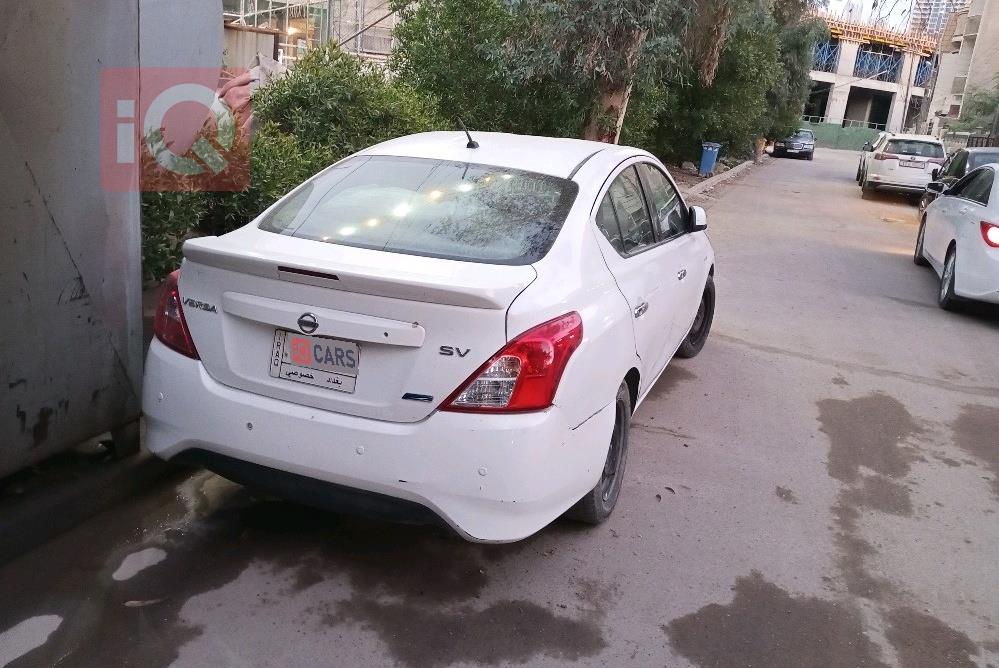 نيسان فيرسا